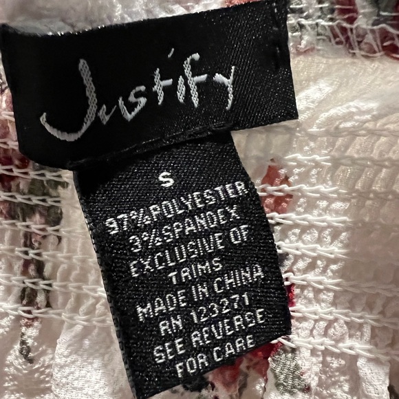 Justify pretty white with red flowers sleeveless top - Picture 4 of 4